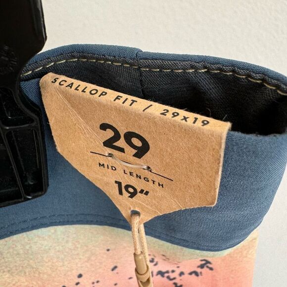 NWT Quiksilver Highline Scallop 19" Board Shorts Pastel Turquoise Size 29 Beach - Picture 7 of 8